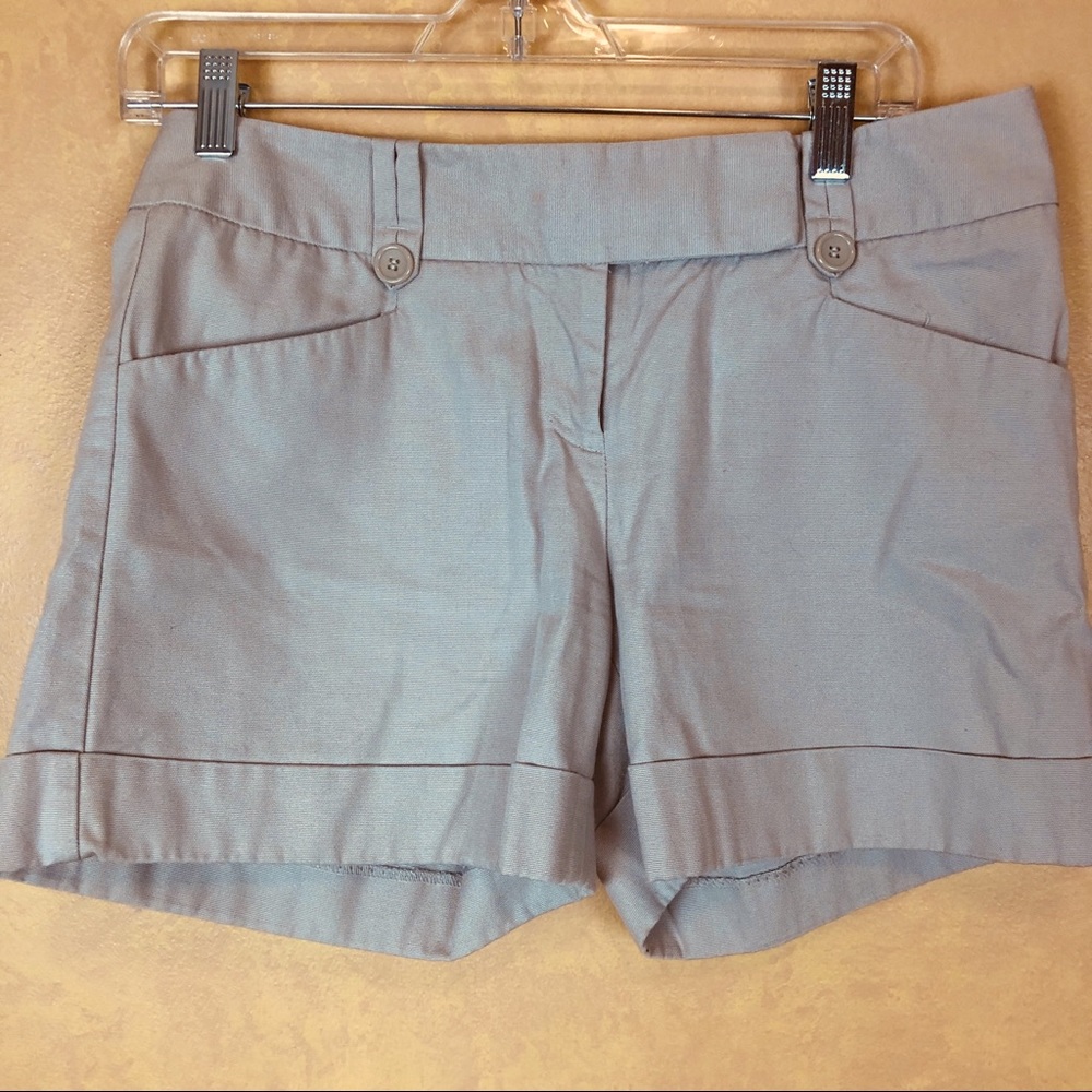 Women’s khaki shorts, size 4